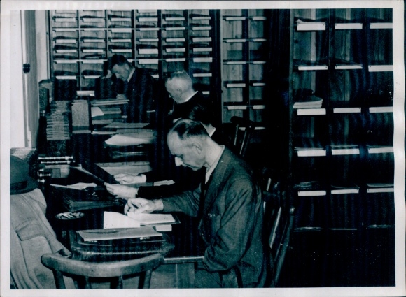Foto Nürnberger Prozess, Verteidiger Rohrscheidt, Stahmer, Servatius, Sichtung des Beweismaterials