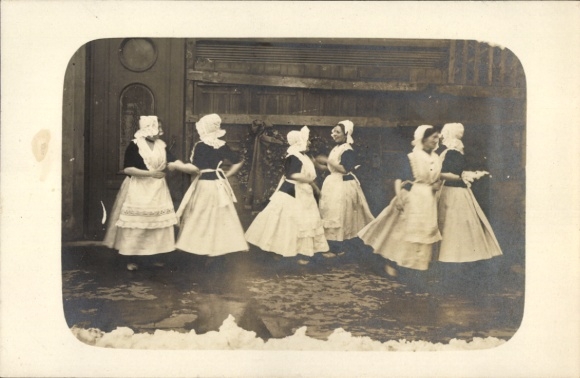 Foto Ak Gliwice Gleiwitz Oberschlesien, Krankenschwestern der niederländischen Ambulanz