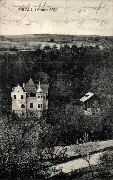 Ak Pulkau in Niederösterreich, PULKAU, Leitenschloß, zwei Gebäude, ländliche Umgebung