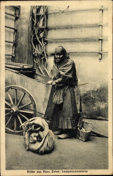 Ak Russisch Polen, Lumpensammlerin