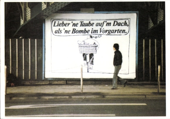 Ak Lieber 'ne Taube auf'm Dach als 'ne Bombe im Vorgarten, Plakat Werbung für den Frieden, 1982