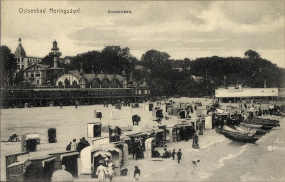 Ak Ostseebad Heringsdorf auf Usedom, Ostseebad  Strandleben, Strand mit Booten, Menschen, Bauten
