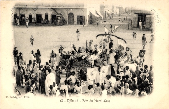 Ak Djibouti Dschibuti, Fête du Mardi-Gras, Menschenmenge, Festwagen, Djibouti