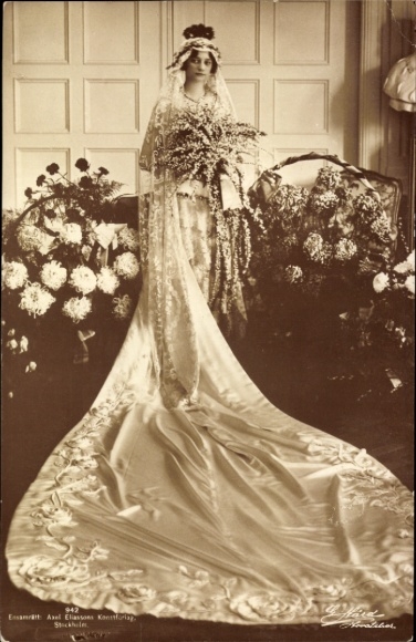 Ak Königin Astrid von Belgien, Brautkleid