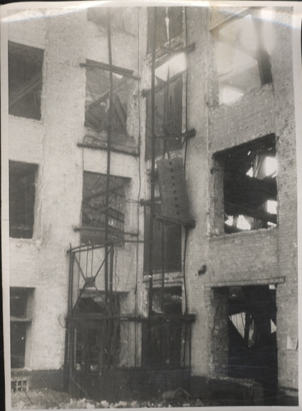 Original Foto Berlin Prenzlauer Berg, Schwedter Straße 9, Hinterhof, um 1945/46