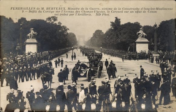 Ak Begräbnis von Kriegsminister Berteaux, Katastrophe Issy les Moulineaux, Trauerzug