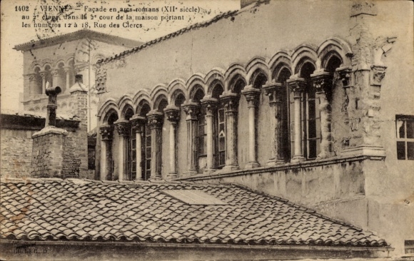 Ak Chauvigny Vienne , Vorderansicht einer romanischen Fassade, XII. Jahrhundert,  Frankreich