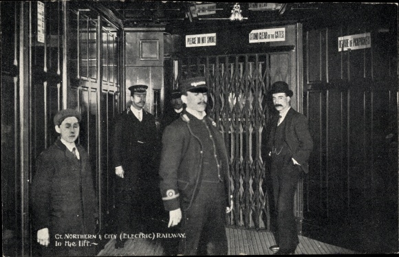 Ak London, Great Northern & City Electric Railway, In the Lift