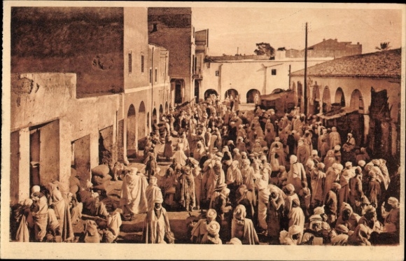 Ak Biskra Algerien, Markt mit vielen Menschen, traditionelle Kleidung,  Dattelmärkte