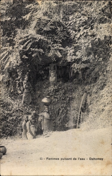 Ak Dahomey Benin, Femmes puisant de l'eau