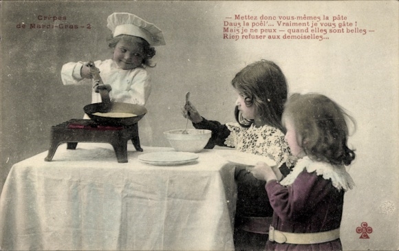 Ak Koch serviert zwei Mädchen eine Speise