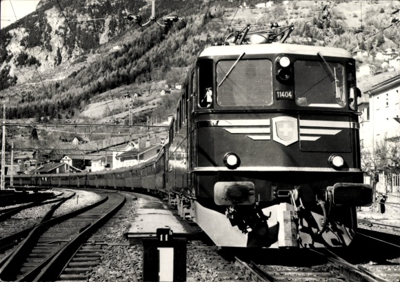 Ak Gotthardlokomotive Ae 6/6 11404 mit Schnellzug, Faido