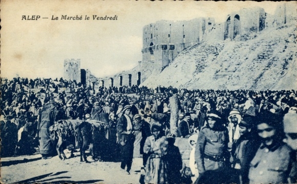 Ak Aleppo Syrien, Markt in  viele Menschen, traditionelle Kleidung, Tiere,  Kulisse