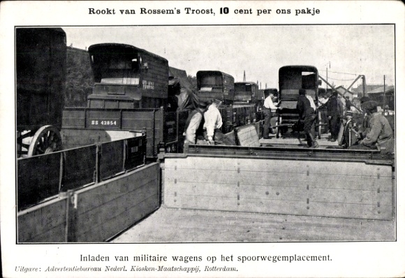 Ak Rookt van Rossem's Troost, Inladen van militaire wagens op het spoorwegemplacement