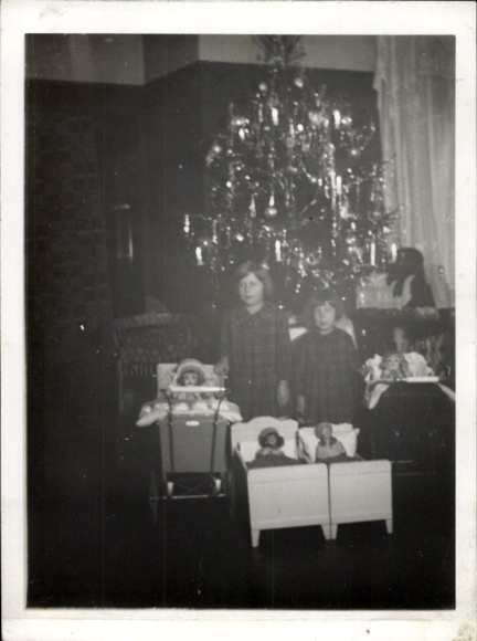 Foto Weihnachtsfeier 1932, Kinder, Spielzeuge, Tannenbaum, Puppen