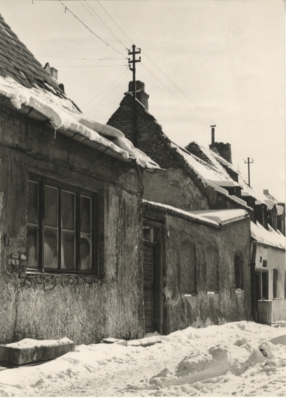 Original Foto Gert Kreutschmann um 1970, verschneite Häuserzeile, ca. 30 x 21 cm