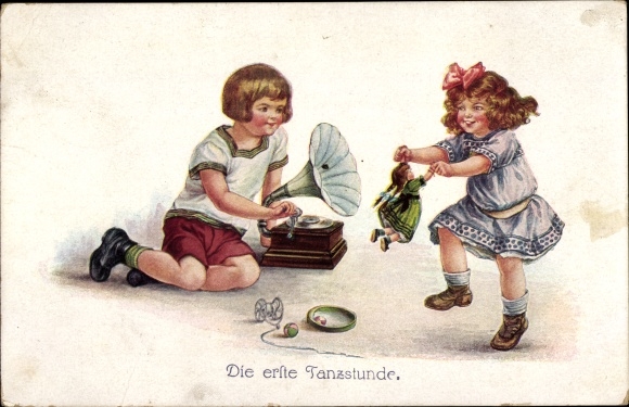 Ak Die erste Tanzstunde, Grammophon, Mädchen tanzt mit Puppe
