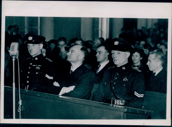 Foto Kriegsverbrecherprozess, Verhandlung in Den Haag, Anton Mussert, Führer des NSB, J. H. Carp