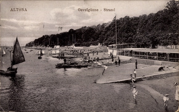 Ak Hamburg Altona Oevelgönne, Oevelgönne Strand, Segelboote, Spaziergänger, Küstenansicht