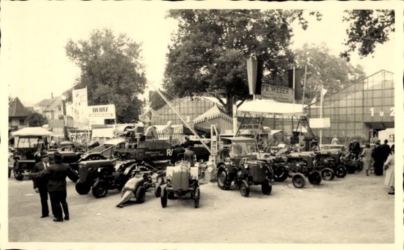 Foto Tettnang in Württemberg, Platz, Traktor, Ausstellung