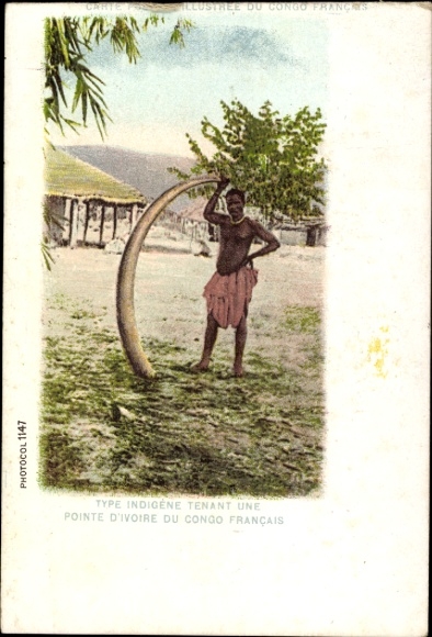 Ak Französisch Kongo, Einheimischer mit Elefantenstoßzahn