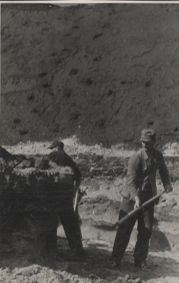 OFoto Berlin Lichtenberg, Heizkraftwerk Klingenberg, Arbeiter beim Wiederaufbau, um 1946, 12x17 cm