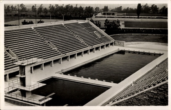 Ak Berlin Charlottenburg Westend, Reichssportfeld, Blick von Deutschen Kampfbahn auf Schwimmstadion