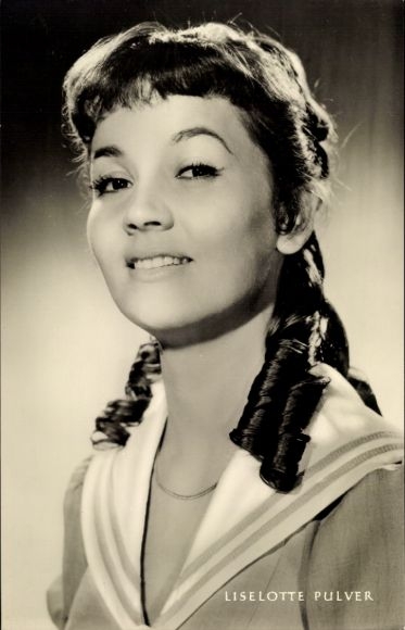 Ak Schauspielerin Liselotte Pulver, Portrait