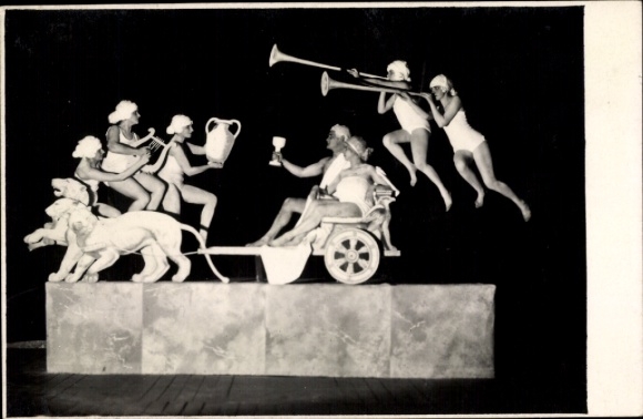 Foto Ak Vermenschlichte Plastik, lebendige Figuren, Fotograf Gebr. Knozer, Wien IV