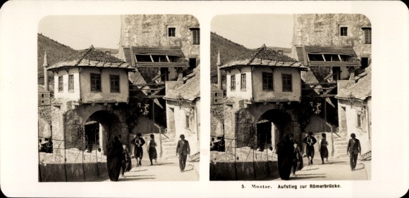 Stereo Foto Mostar Bosnien Herzegowina, Aufstieg zur Römerbrücke