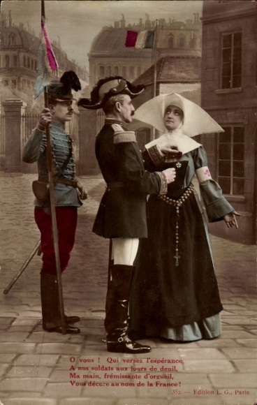 Ak Französische Soldaten, Ordensschwester, Rotes Kreuz, coloriert
