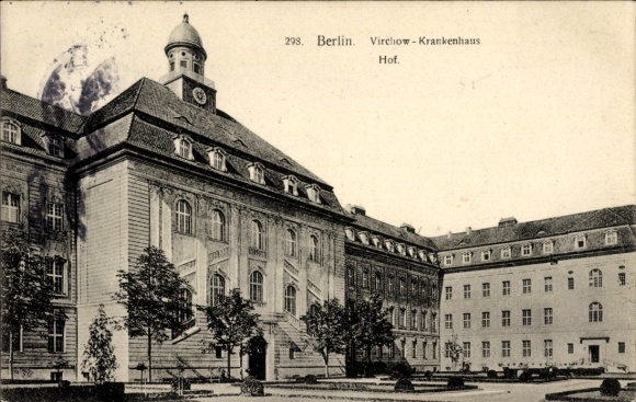 Ak Berlin Wedding, Virchow Krankenhaus, 1. Hof, Frauenabteilung