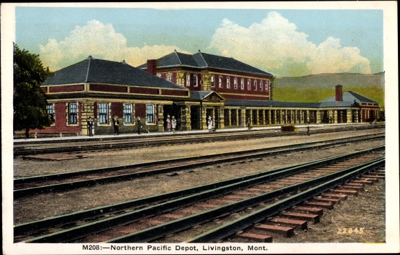 Ak Livingston Montana USA, Northern Pacific Depot, Bahnhof, Gleisseite