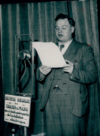 Foto Manifestes Electoraux a La Radiodiffusion, Au nom du parti communiste Mr Maurice Thorez