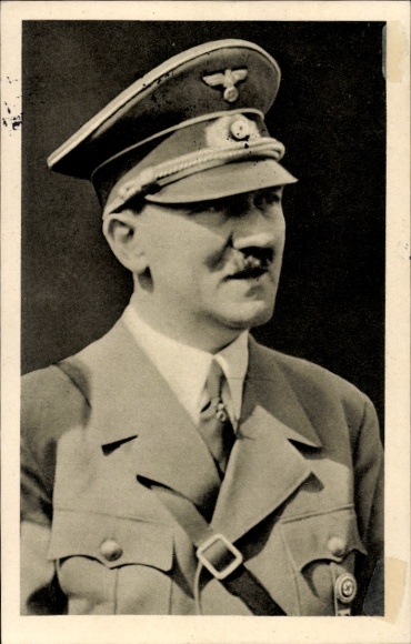 Ak Führer und Reichskanzler Adolf Hitler, Portrait in Parteiuniform