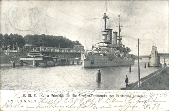 Ak Rendsburg in Schleswig Holstein, Kriegsschiff SMS Kaiser Friedrich III bei der Straßendrehbrücke