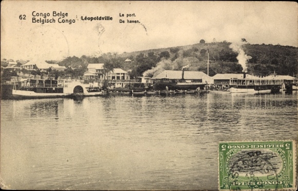 Ak Kinshasa Léopoldville DR Kongo Zaire, Schiff im Hafen, Wasser, Gebäude, Berge im Hintergrund, 
