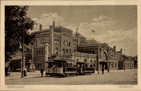 Ak Halberstadt am Harz, Bahnhof, Straßenbahn