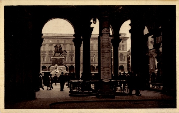 Ak Milano Mailand Lombardia, Passage di Via Silvio Pellico, Statue, Menschen,  Szenerie