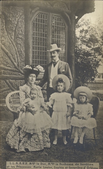 CPA Duchesse e Vendome, Princesses Marie Louise, Sophie et Genevieve d'Orleans