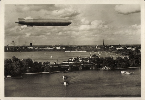 Ak Hamburg, Luftschiff Graf Zeppelin über der Stadt, LZ 127