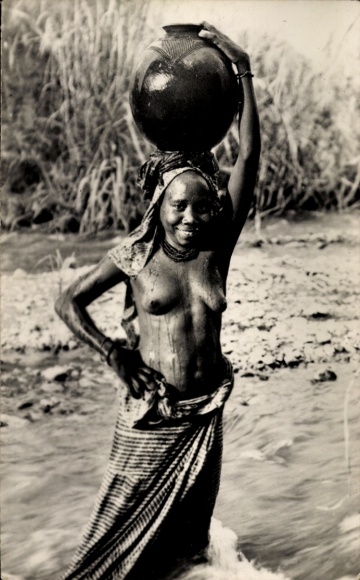 Ak Oubangui Chari Ubangi Shari Zentralafrikanische Republik, Frau mit Wasserkrug
