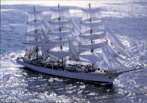 Ak Seestadt Bremerhaven, Russisches Vollschiff Mir unter vollen Segeln