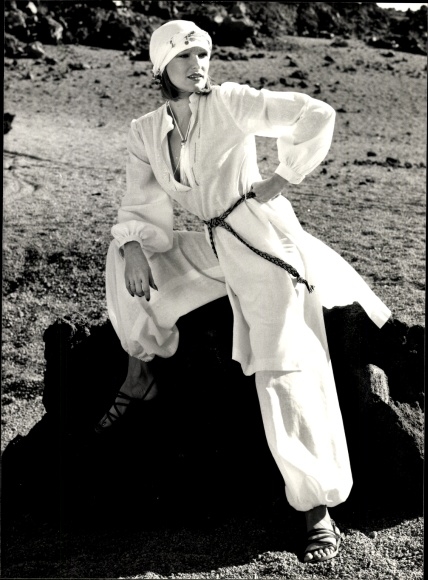 Foto Mode, Haremsanzug, Modell Lucie Linden, Sommer 1977