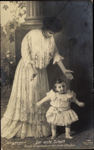 Ak Der erste Schritt, Kronprinzessin Cecilie von Preußen, Prinz Wilhelm, Liersch 1766