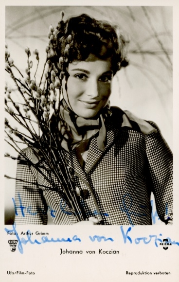 Ak Schauspielerin Johanna von Koczian, Portrait mit Weidenkätzchen, Autogramm