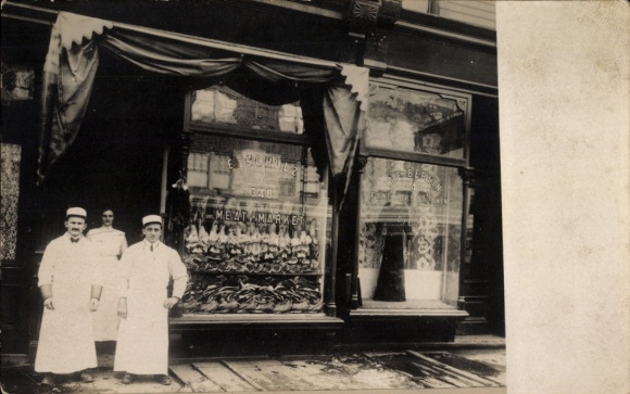 Foto Ak Metzgerei-Geschäft E. Schulz, Schaufenster