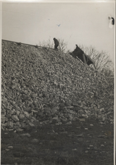 Original Foto Berlin Friedrichshain, Enttrümmerung, Bunker Volkspark Friedrichshain, um 1946, 12x17