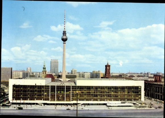 Ak Berlin, Blick auf den Palast der Republik mit Fernsehturm 