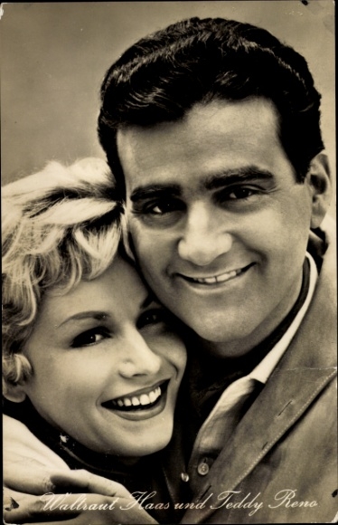 Ak Schauspielerin Waltraut Haas, Schauspieler Teddy Reno, Film Traumrevue, Portrait